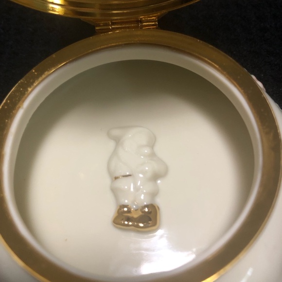 Lennox Treasures Bashful Treasure Box Disney. - Picture 5 of 7